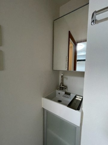 四谷コーエイマンションの洗面所|コンパクトで使いやすい洗面所