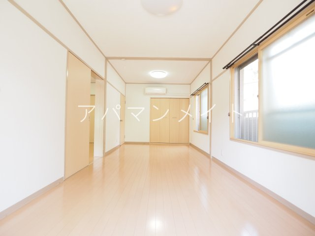 【居間・リビング】 | 石井ハイツ | 角部屋です