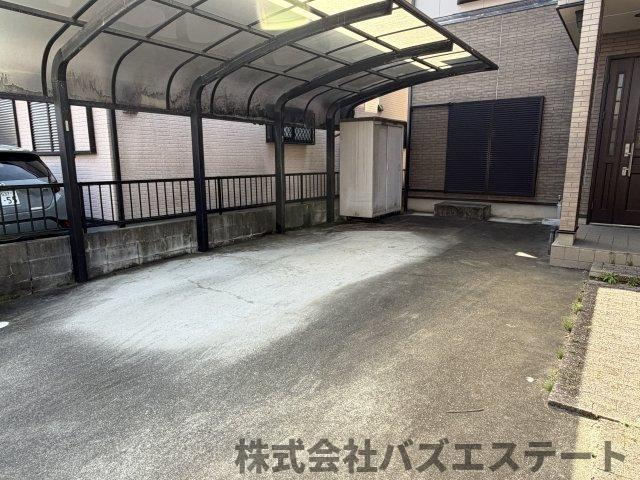 香寺町中仁野　中古一戸建ての駐車場