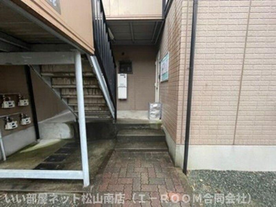 【エントランス】 | メゾン・ベルラルジュ　カトレア館