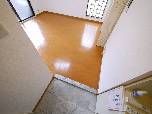 朝日プラザ・アーバネート奈良の玄関|収納もある玄関です