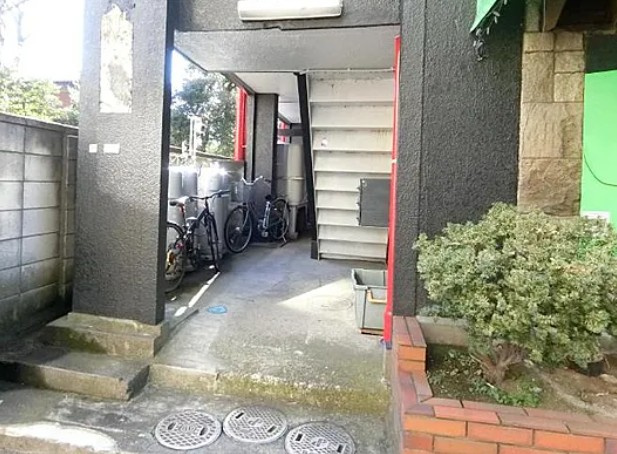 第一ジュネス倉田のエントランス