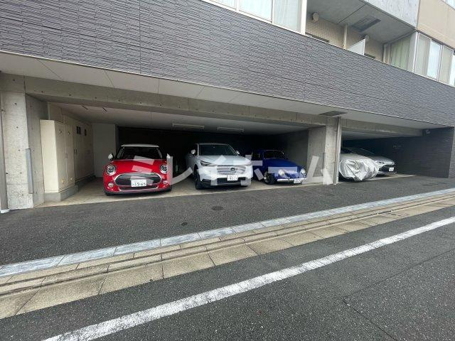 アットホームレジデンスの駐車場