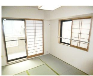新佐川ビルの寝室|開放的な寝室です