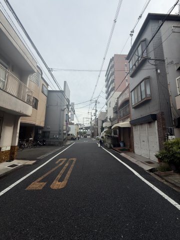 荒川3丁目　中古戸建の前面道路含む現地写真