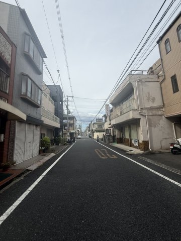 荒川3丁目　中古戸建の前面道路含む現地写真