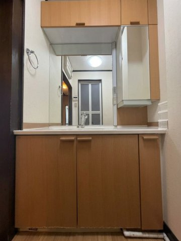 荒川3丁目　中古戸建の独立洗面台