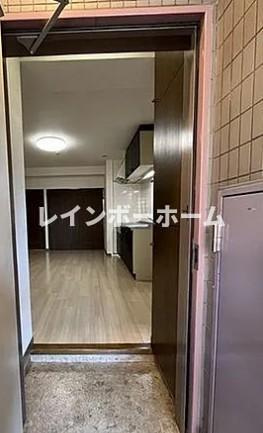 朝霞マンションの玄関
