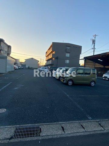 マンションアリスBの駐車場