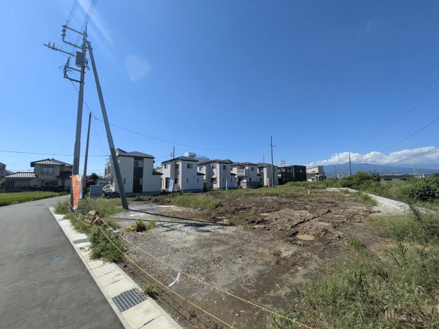三島市中第３　全５棟　3号棟の前面道路含む現地写真