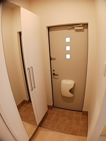 桜五番館の玄関