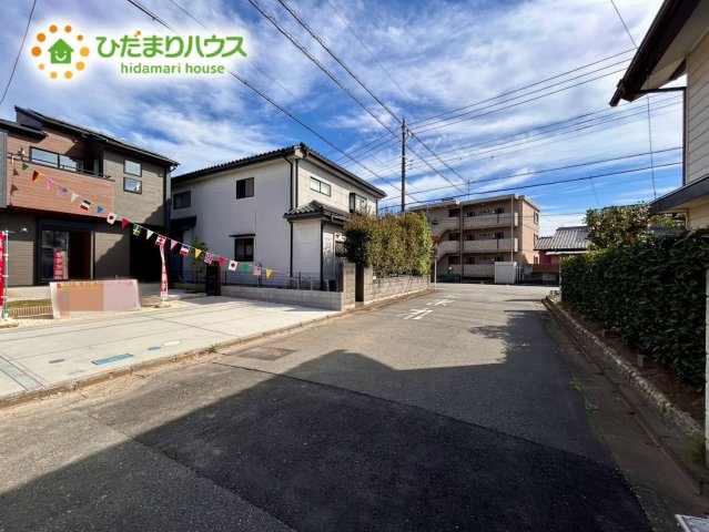 上尾市今泉5期　新築戸建　ブルーミング02の前面道路含む現地写真