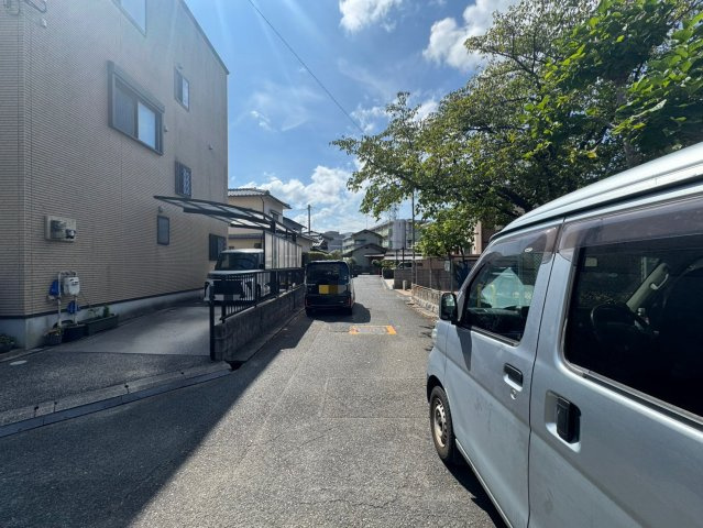 【前面道路含む現地写真】の画像