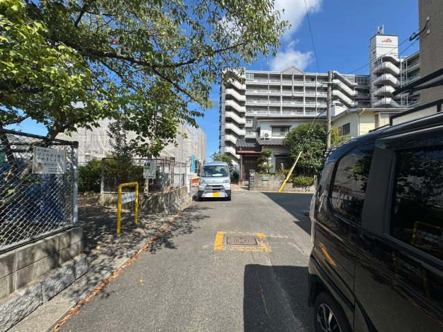 【前面道路含む現地写真】の画像