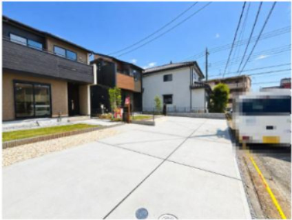 上尾市今泉5期　新築戸建　ブルーミング01の前面道路含む現地写真|天気はAiによる編集をしております。