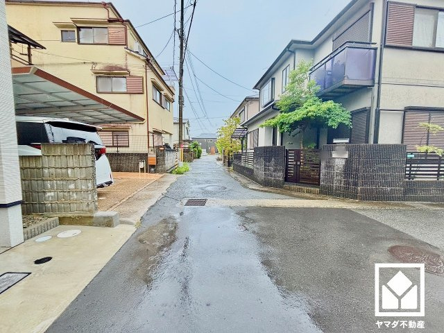 プライムスクエア荻野西の前面道路含む現地写真
