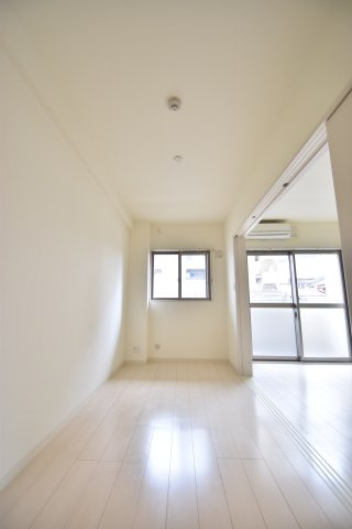 大阪市城東区関目５丁目の賃貸マンションの寝室