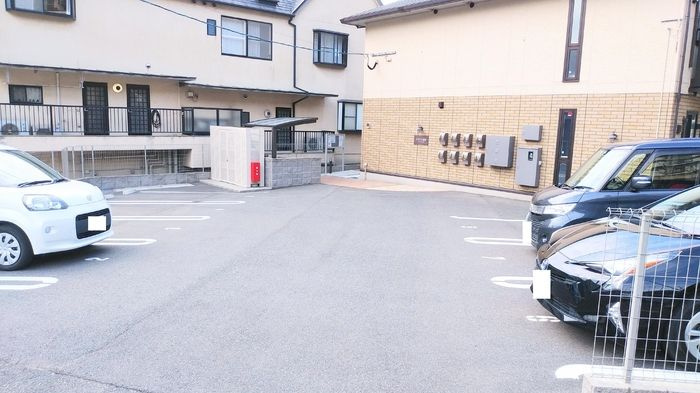 ルミナス須賀の駐車場