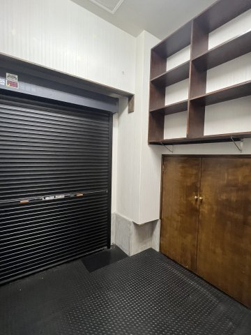 豊橋市岩屋町字岩屋下の中古一戸建のその他|収納付きの室内ガレージ