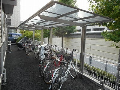 Ｍａｉｓｏｎ Ｃｅｒｉｓｉｅｒのその他共用部分|屋根付の駐輪場はバイクの駐輪も可能です