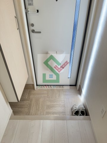 レヴメゾン神山弐番館の玄関