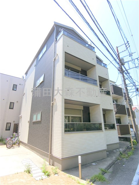 La Stellaラステラの外観|2017年9月築　木造地上3階建て総戸数8戸　セントラル警備保障のセキュリティー付！
京急本線平和島駅近徒歩5分の東京都大田区大森本町2丁目　目の前公園の落ち着いた環境