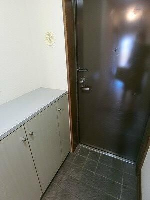木崎台マンションの玄関|収納もある玄関です