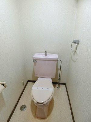 木崎台マンションのトイレ|落ち着いた色調のトイレです
