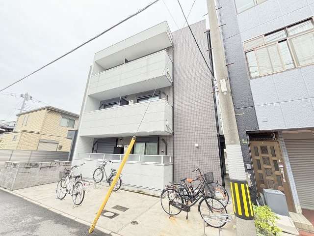 ワコーレヴィータ上新庄WESTの外観