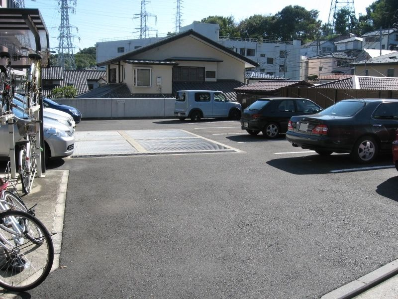相光マンションとつかの駐車場