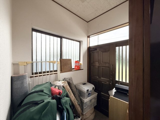 稲敷市時崎中古物件の玄関