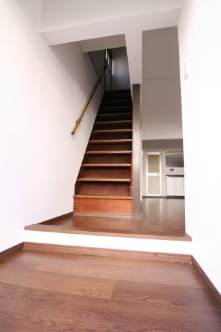 山手5丁目戸建のエントランス
