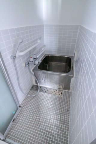 山手5丁目戸建の浴室