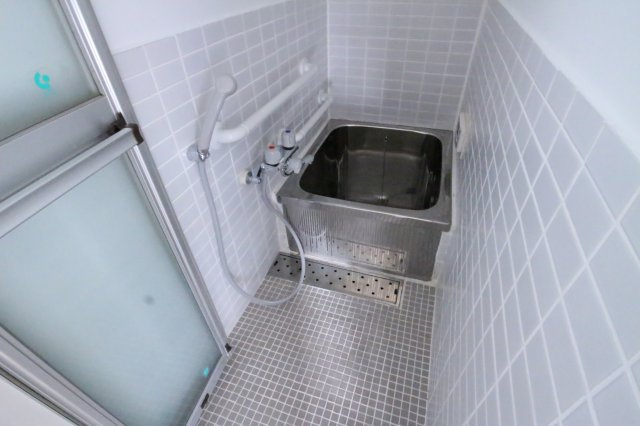 山手5丁目戸建の浴室