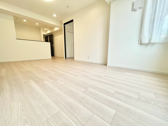 ランドステージ雑司が谷の居間・リビング|2026.09.13撮影

現地ご見学希望・資料請求などお気軽にお問い合わせ下さい！
03-5990-5201