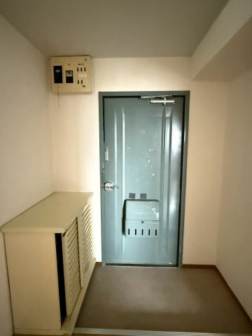 加納マンションの玄関