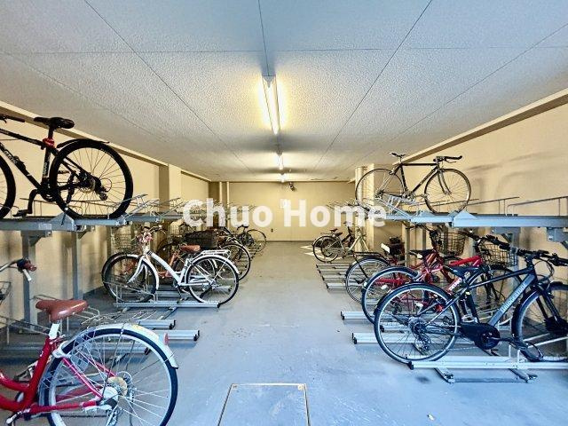 ランドステージ日暮里の駐輪場|【自転車置き場】最新の空き状況や費用などの詳細は担当スタッフまでお問い合わせください。
