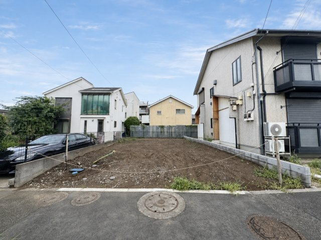 世田谷区宇奈根2丁目の外観|現地に立つと、陽当たりや開放感の良さをご体感いただけます。ぜひご見学ください。
