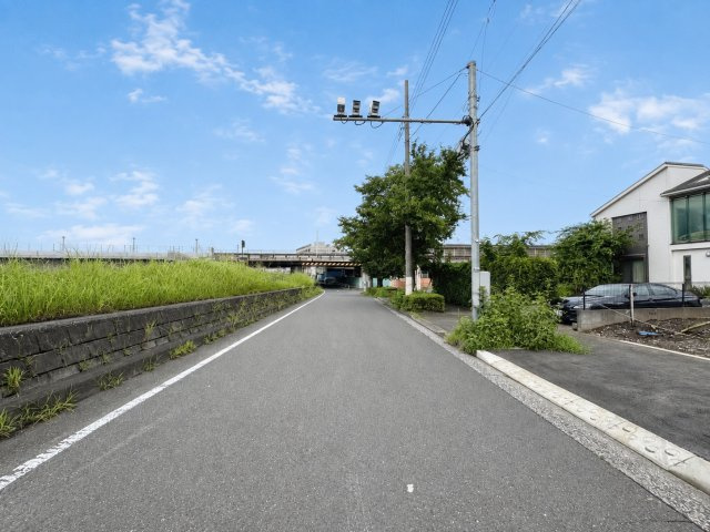 世田谷区宇奈根2丁目の前面道路含む現地写真|前面道路は見通しが良く、お車の出し入れもスムーズです。