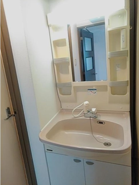 グランディ―ル東山の洗面所|こめ　反転タイプのお部屋の写真