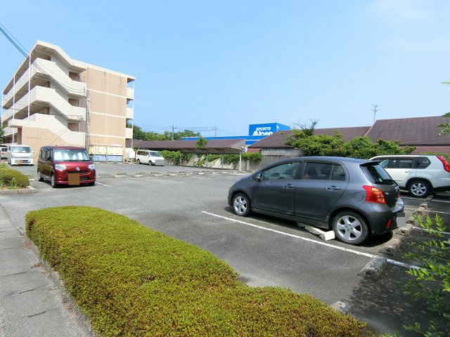 スカイマンションAの駐車場