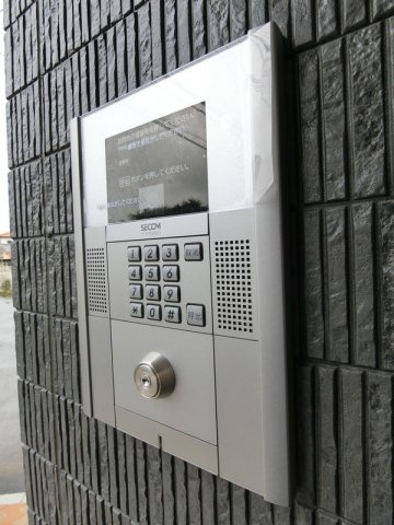毎日通るエントランスはこのようになっています