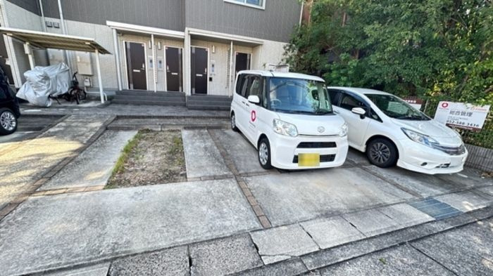 ベルエア　ウエストの駐車場