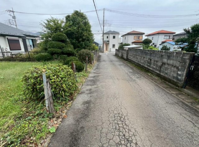 厚木市棚沢　売地の前面道路含む現地写真