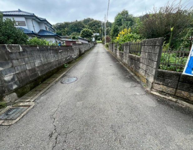 厚木市棚沢　売地の前面道路含む現地写真