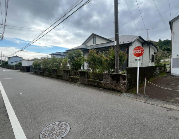 厚木市棚沢　売地の前面道路含む現地写真