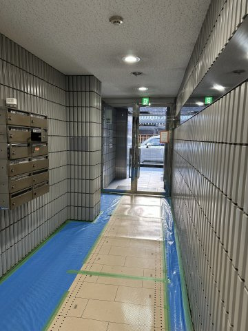 上六原田ビルのロビー