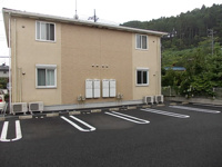 駐車場があるので、車を買う予定の方も安心です