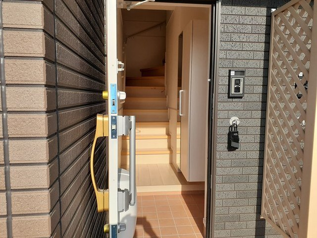 収納もある玄関です