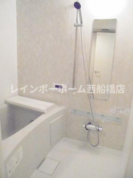 市川市新井３丁目のアパートの浴室